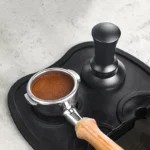 ⁦سدادة قهوة احترافية – قاعدة مسطّحة / ضغط متوازن⁩ - الصورة ⁦5⁩